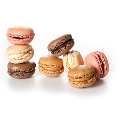 12 Macarons
